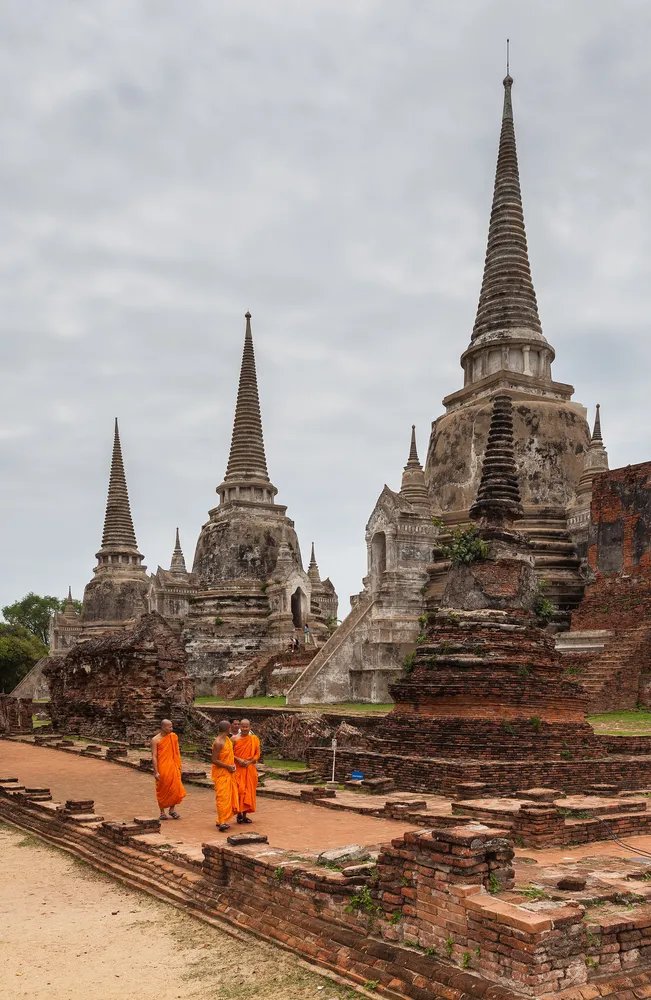 วัดพระศรีสรรเพชญ์ อยุธยา เจดีย์สามองค์กับพระสงฆ์