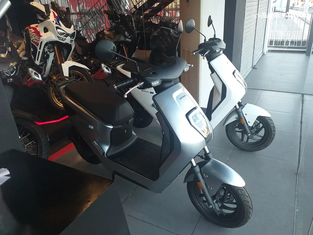 Honda EM1 e: มอเตอร์ไซค์ไฟฟ้าในโชว์รูม
