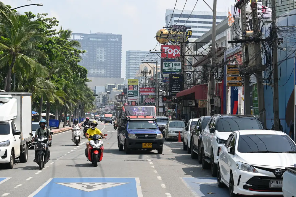 รถ EV vs รถน้ำมัน 2026: คันไหนคุ้มกว่าสำหรับคุณ