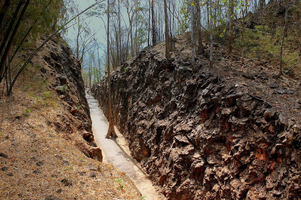 ร่องหินผาเมืองขวาง (Hellfire Pass) เส้นทางรถไฟสายมรณะ กาญจนบุรี