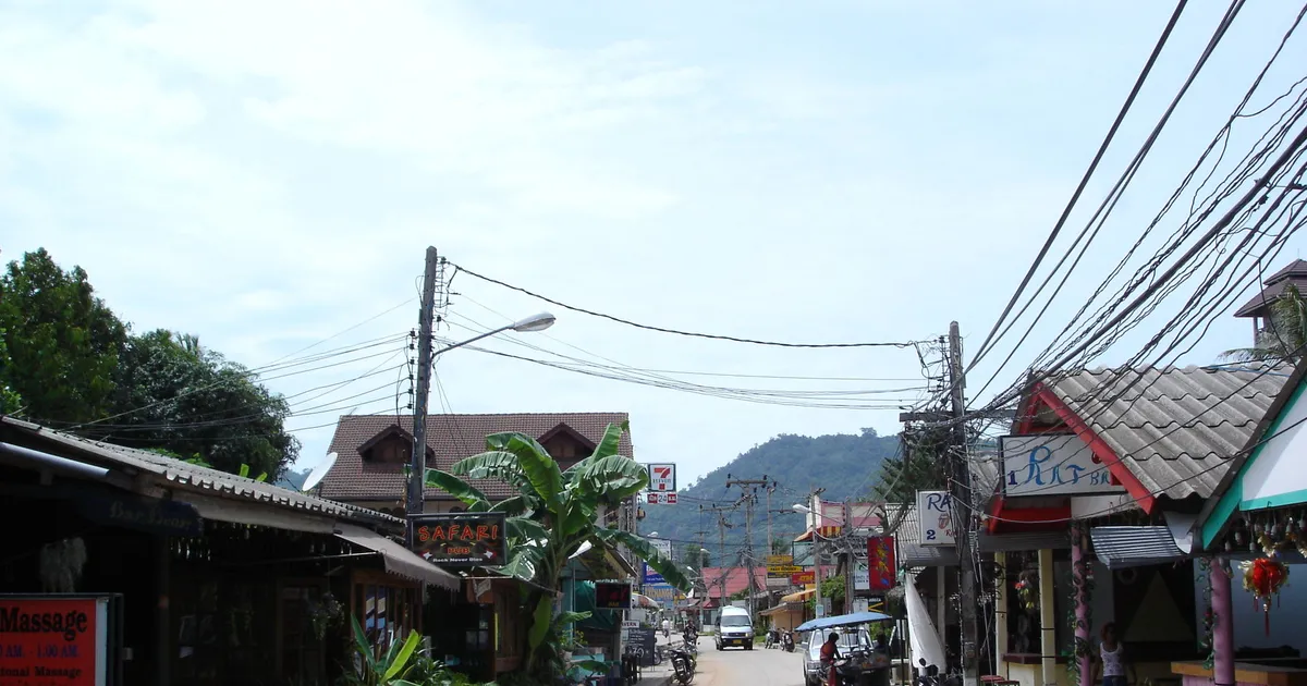 ถนนในหมู่บ้านหาดละไมเกาะสมุย บรรยากาศชาวเกาะแท้ๆ ร้านอาหารท้องถิ่น