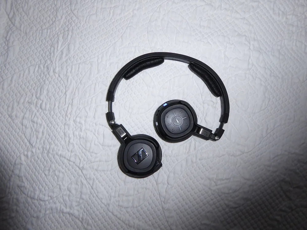 หูฟังไร้สาย Sennheiser — แบรนด์เยอรมันที่ขึ้นชื่อด้านคุณภาพเสียงและอายุแบตเตอรี่ยาวนาน