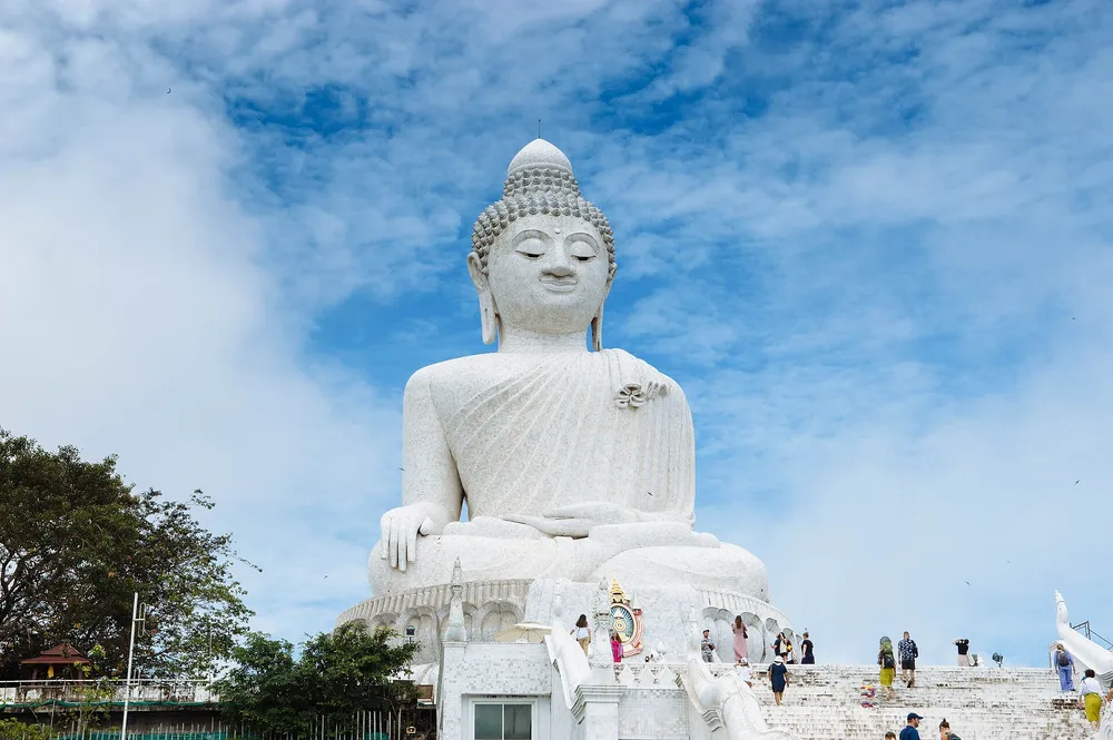 พระใหญ่ ภูเก็ต จุดชมวิวที่มองเห็นหาดหลายแห่ง