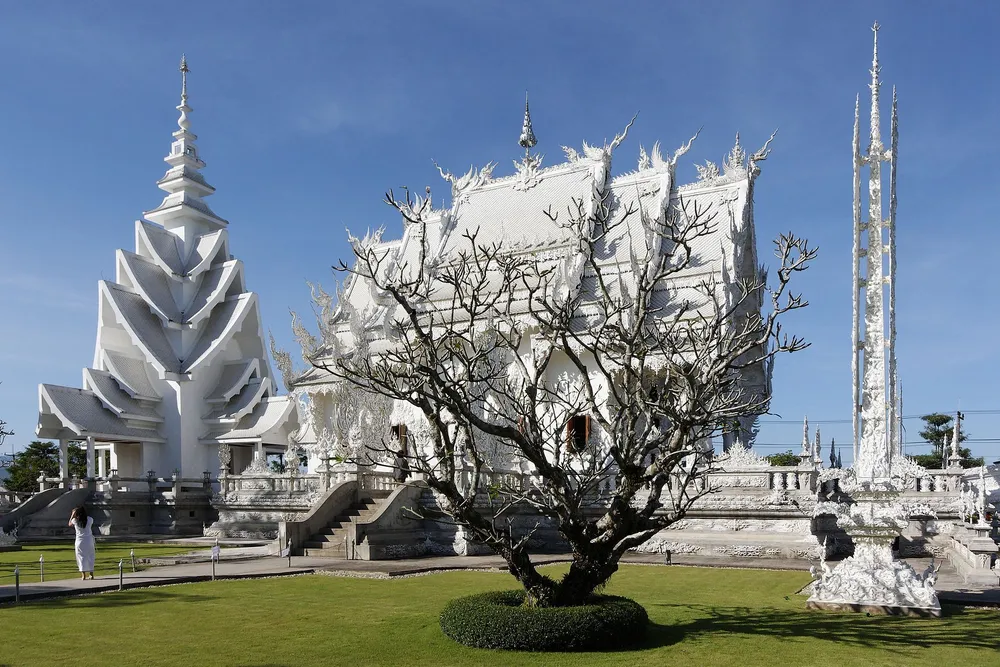 วัดร่องขุ่น (วัดขาว) จังหวัดเชียงราย หนึ่งในจุดแวะยอดนิยมของทริปภาคเหนือ