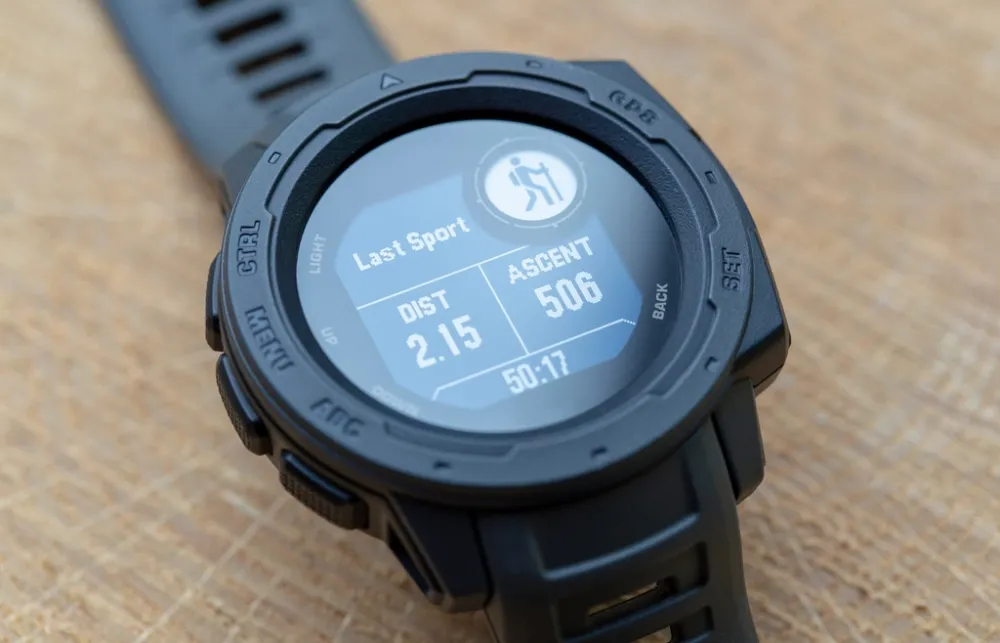 Garmin Instinct — แสดงข้อมูล GPS และสถิติออกกำลังกาย