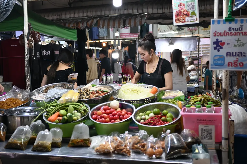 ร้านค้าไทยติดป้ายเข้าร่วมโครงการร่วมจ่ายภาครัฐ พร้อม QR code