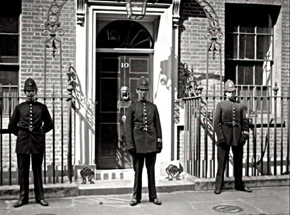 10 Downing Street ที่ทำการนายกรัฐมนตรีอังกฤษ