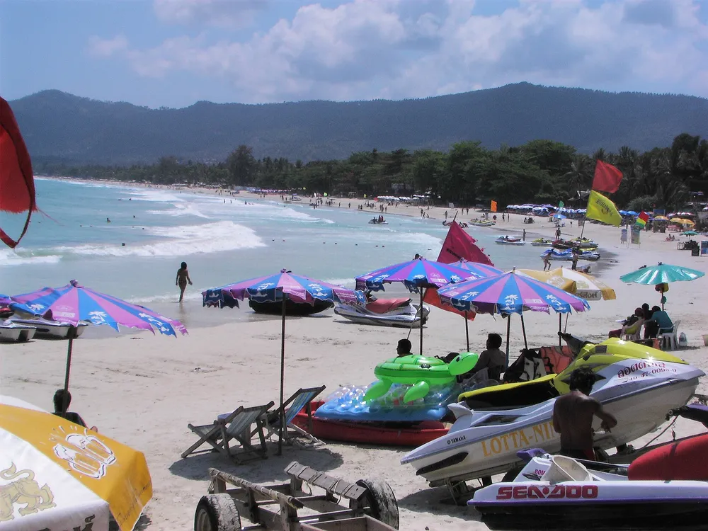 ชายหาดและทิวทัศน์เกาะสมุย สุราษฎร์ธานี ประเทศไทย