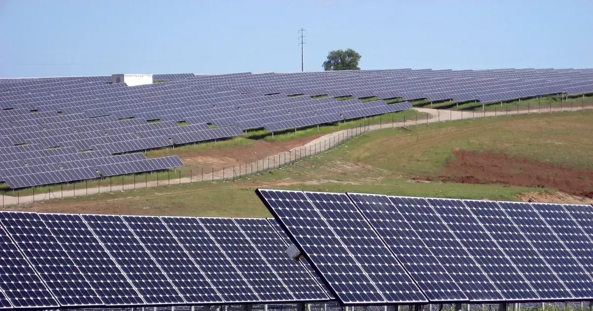 พลังงานสะอาดทุบสถิติโลก: ปี 2025 ติดตั้งกำลังผลิตใหม่เกือบ 700 กิกะวัตต์