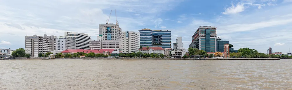 โรงพยาบาลศิริราชริมแม่น้ำเจ้าพระยา กรุงเทพฯ โรงเรียนแพทย์และโรงพยาบาลรัฐแห่งแรกของไทย