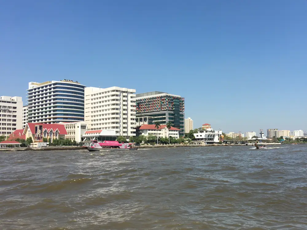 โรงพยาบาลศิริราช กรุงเทพฯ ริมแม่น้ำเจ้าพระยา