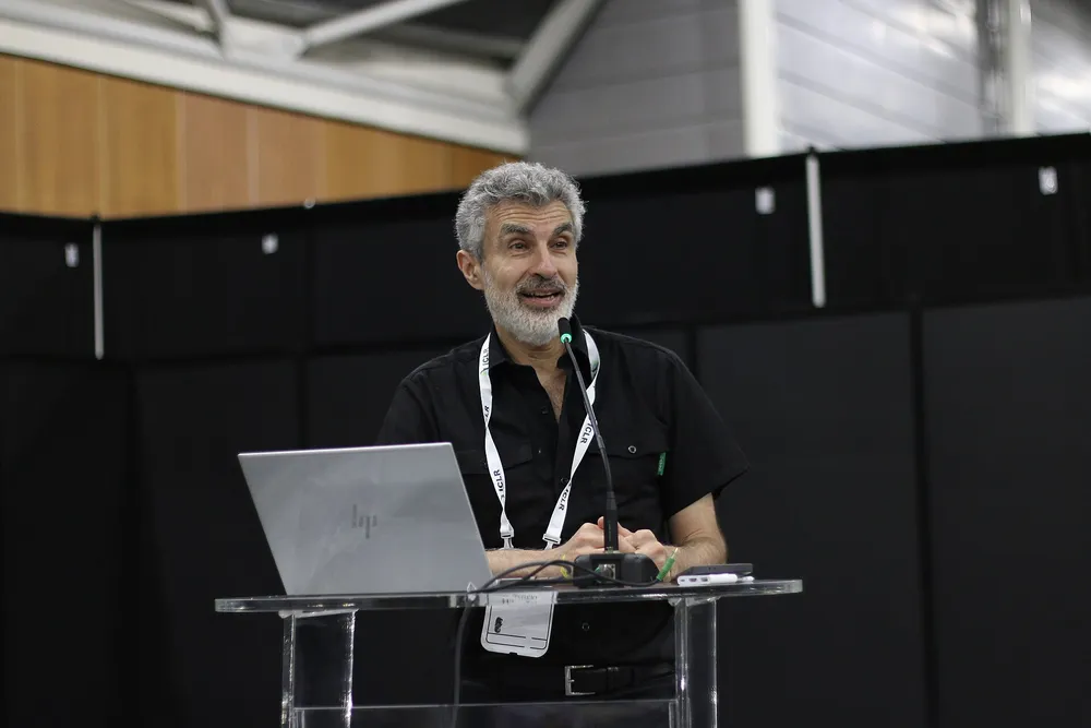 Yoshua Bengio นักวิทยาศาสตร์รางวัล Turing Award และร่วมประธานคณะผู้เชี่ยวชาญ AI ของ UN